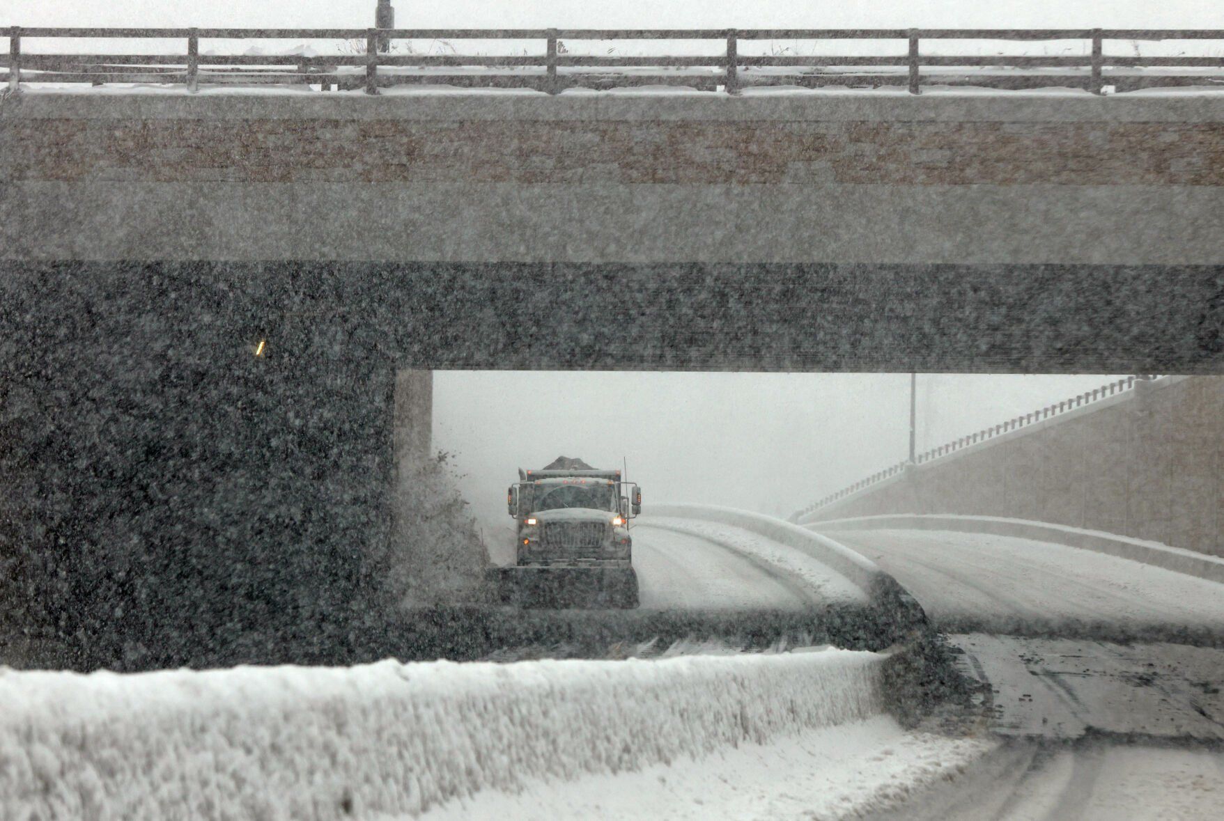 010322-cdp-news-snow151.JPG